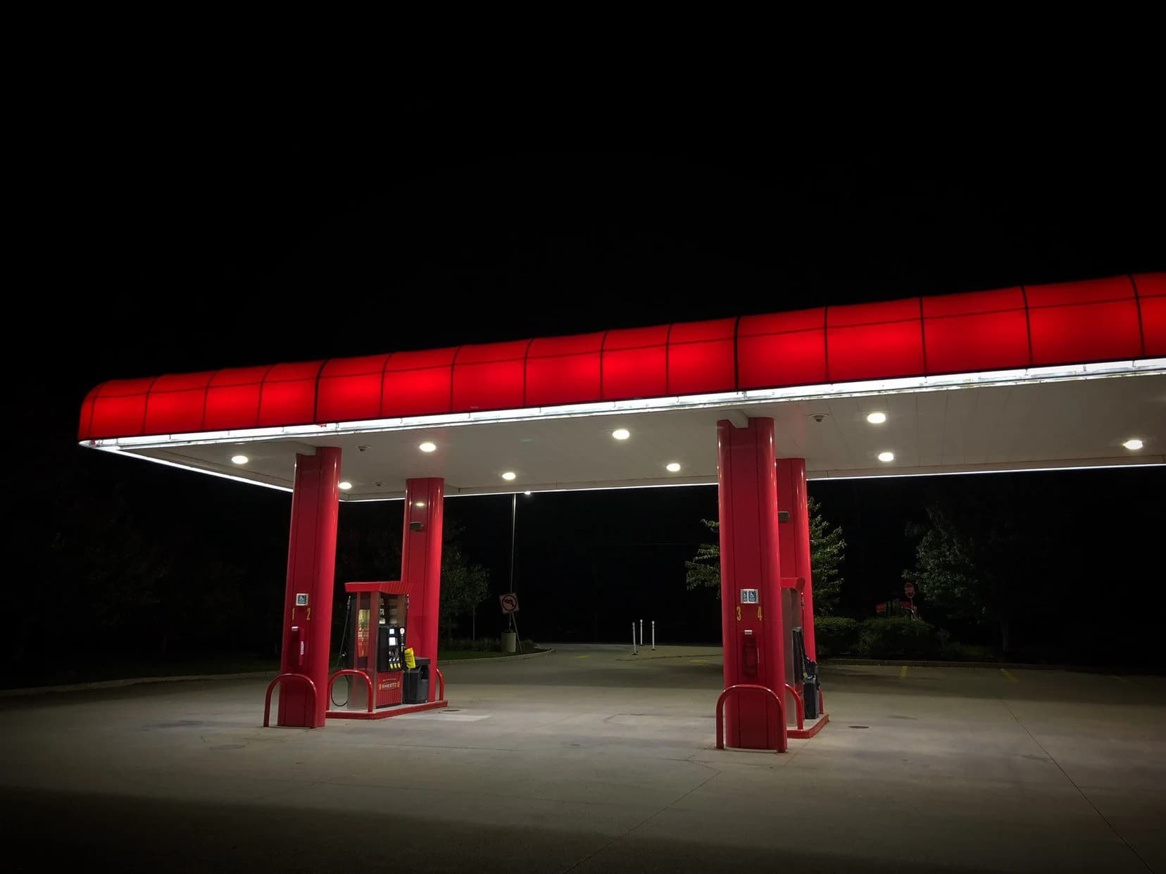 Stations-service ouvertes 24h/24 : comment les repérer près de chez vous